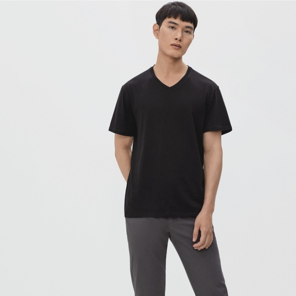 Everlane The Organic Cotton V-Neck Tee | Uniform